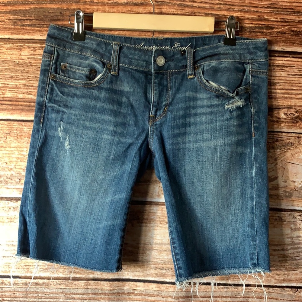 American Eagle• Bermuda Distressed Shorts